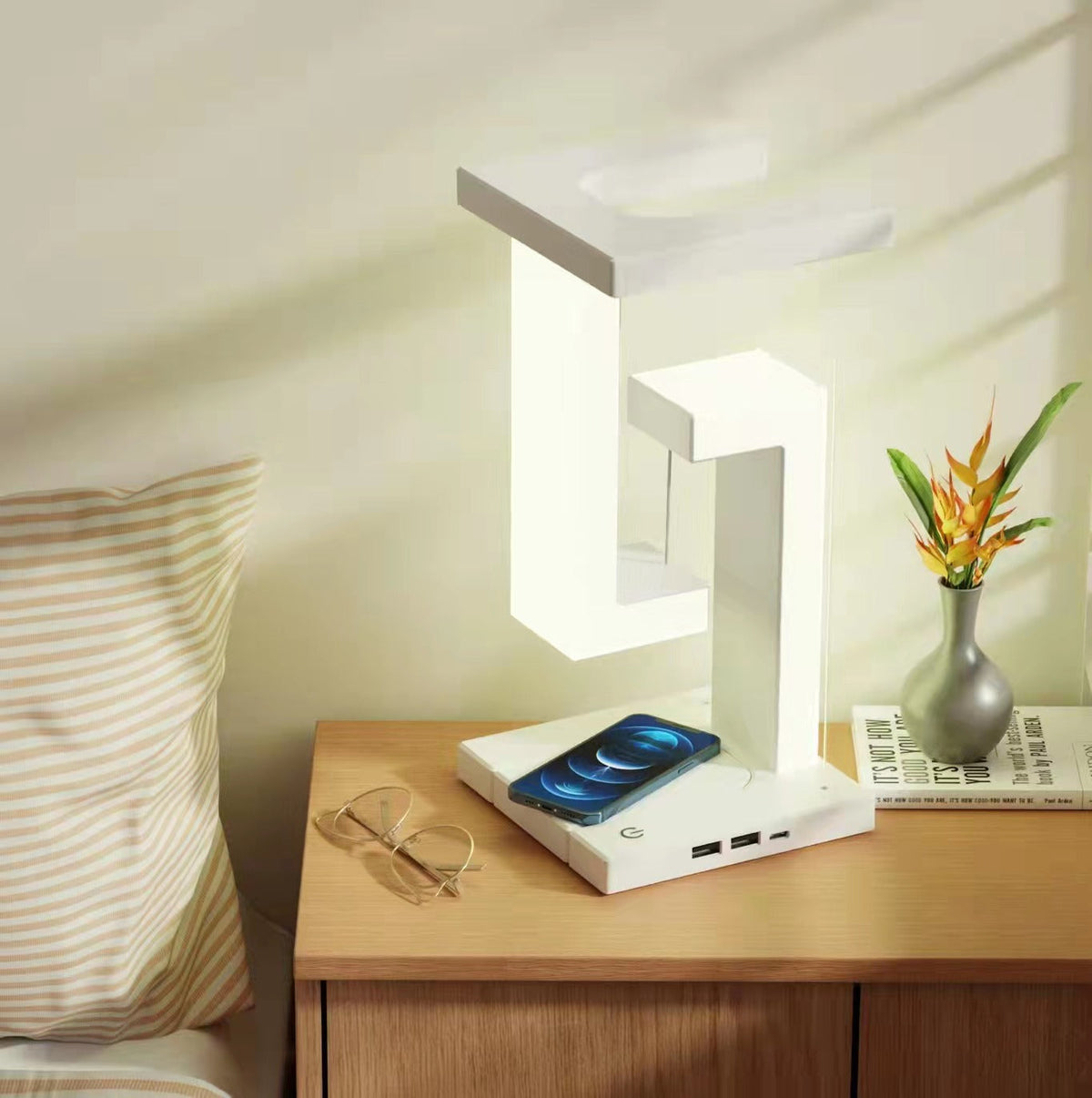 Wireless Charging Floating Desk Lamp – Levitating Bedroom Night Light